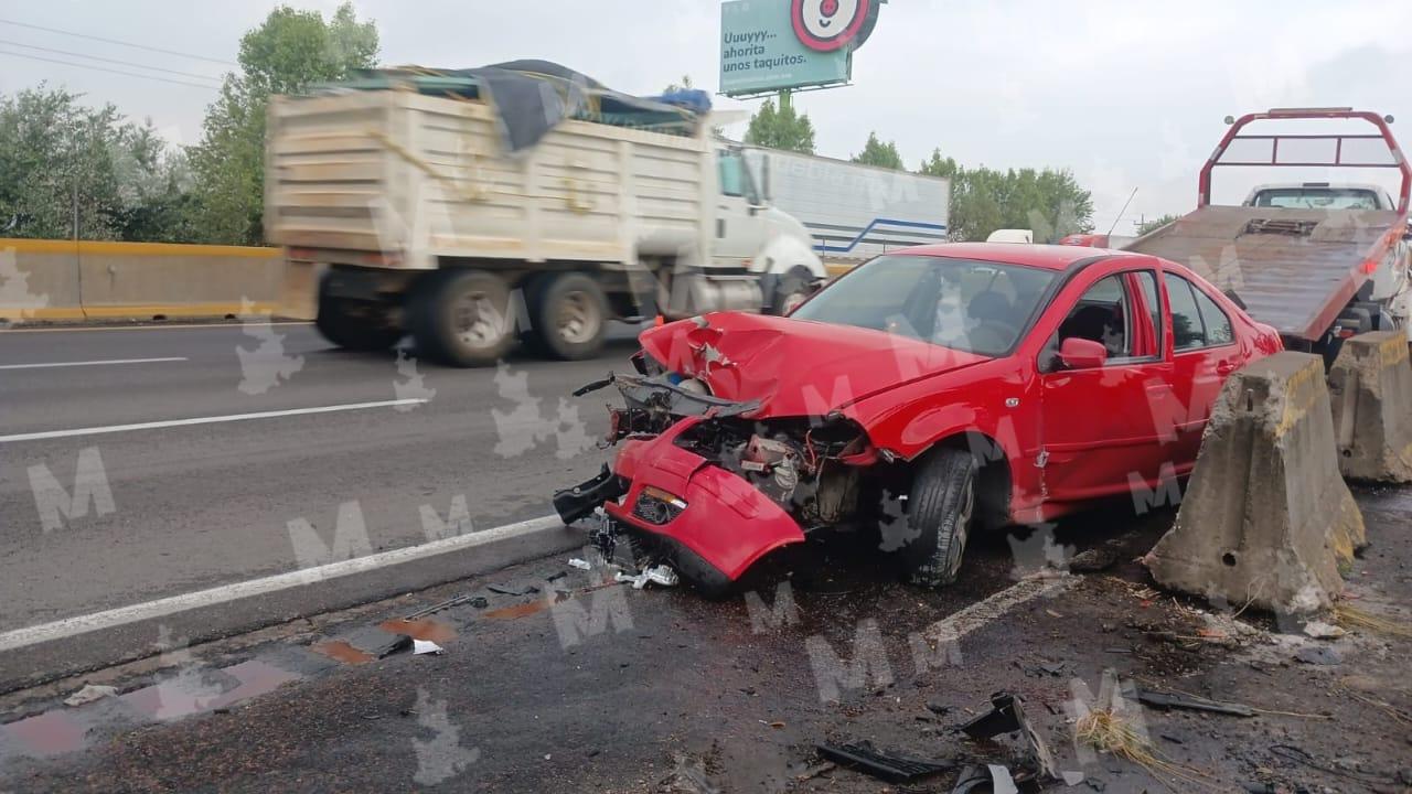 Presunto Ministerio Público se accidente en la autopista México-Puebla