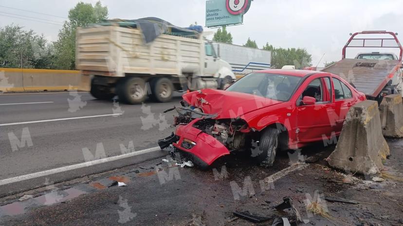 Presunto Ministerio Público se accidente en la autopista México-Puebla
