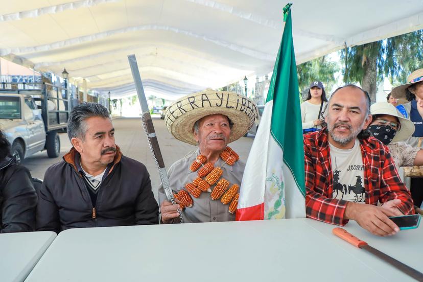 VIDEO Llegan a un acuerdo y por Feria del Chile en Nogada abrirán carretera a Calpan