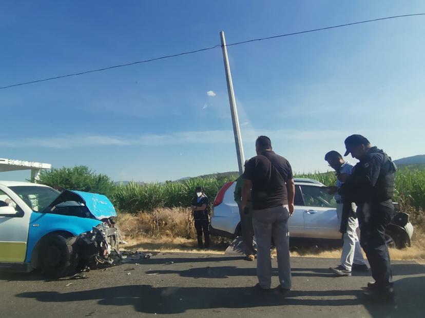 Aparatoso choque deja tres lesionados en la Izúcar– Atencingo