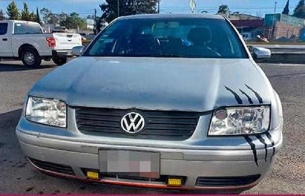 Descubren en Tlaxcala auto robado en Puebla y con registro alterado