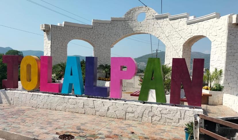 Vandalizan rotonda recién inaugurada y letras en Jolalpan  