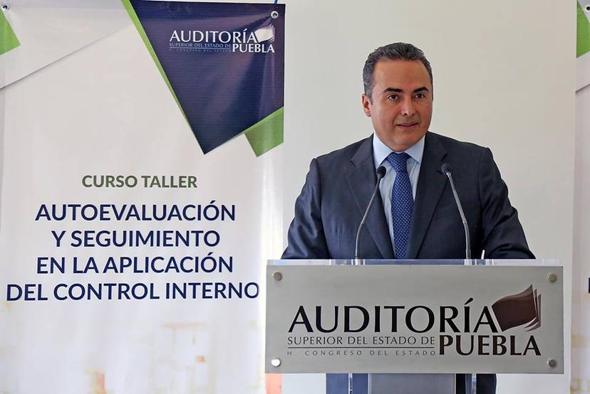 Servidores públicos de Puebla se capacitan en temas de transición