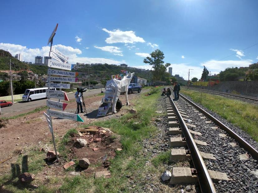 GALERÍA Este es el coyote que ayuda a los migrantes