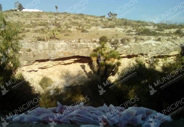 Arrojan 200 bolsas para diálisis a barranca de Tecamachalco