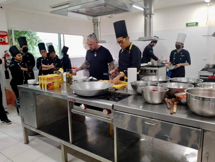 Visita Izúcar Toño Méndez, el Chef Rockstar 