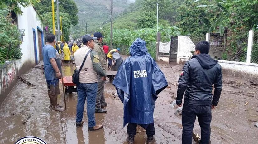 VIDEO Lluvia deja avalancha de lodo en Tlilapan, Veracruz