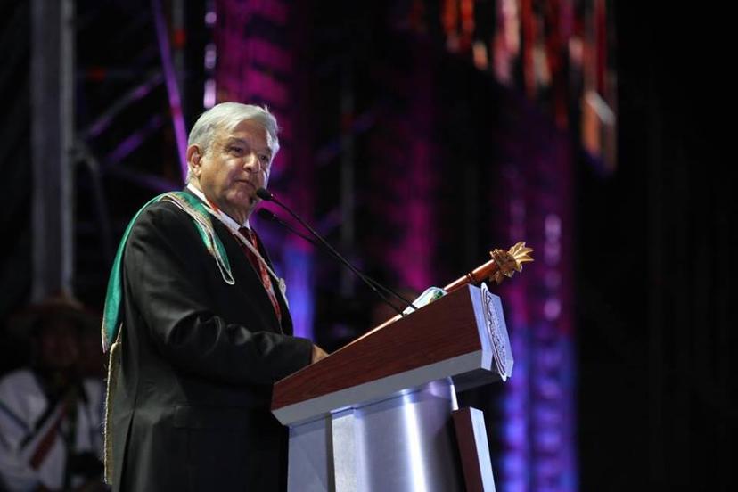 Ofrece AMLO primera conferencia presidencial