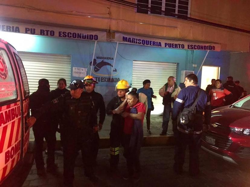 Asaltan marisquería y golpean a sus clientes en Tehuacán