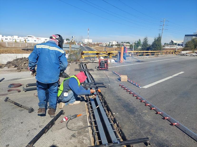 Repara Infraestructura juntas de unión en puentes del Periférico Ecológico