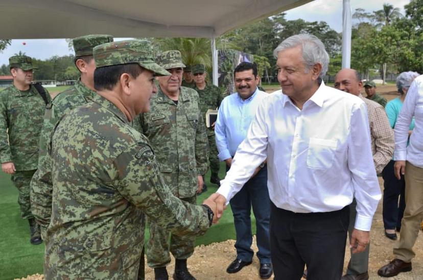 Ahorra AMLO 2mdp al no tomarse la foto oficial