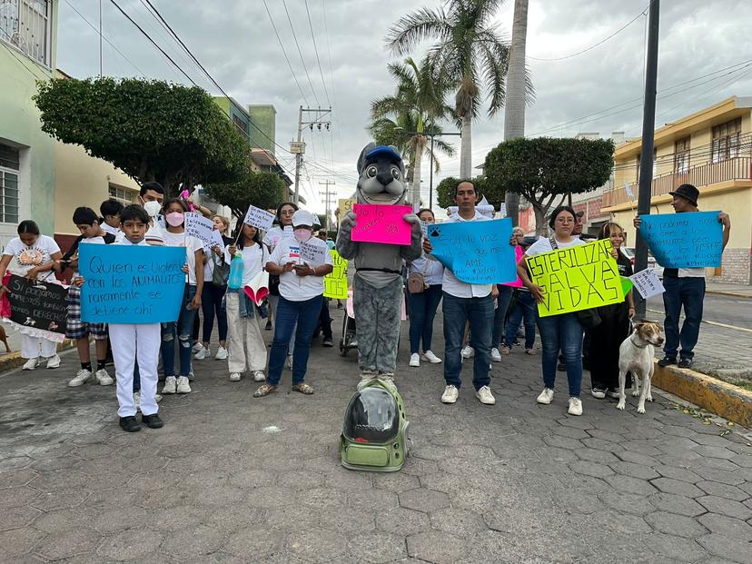 Izucarenses marchan para pedir un alto a la violencia contra los animales