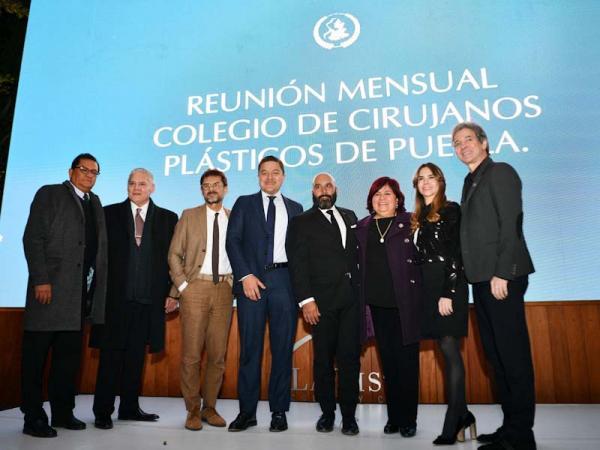 Reconoce gobierno de Puebla papel de cirujanos plásticos