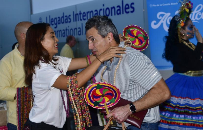 Arriba a Acapulco primer vuelo internacional de la temporada de Invierno