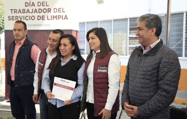 Claudia Rivera festeja a trabajadores de limpia en su día