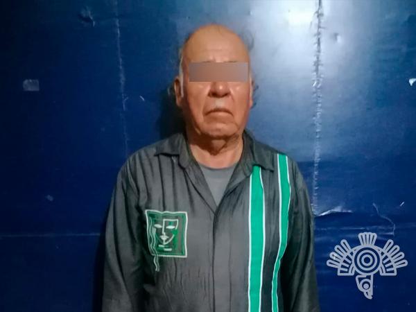 Aseguran a abuelito con escopeta y dos armas de fuego cortas en Tecomatlán