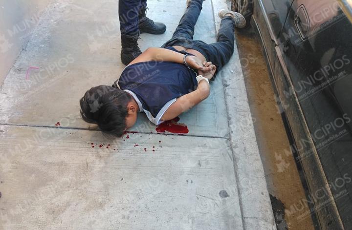 Vecinos detienen y golpean a presunto asaltante en Texmelucan