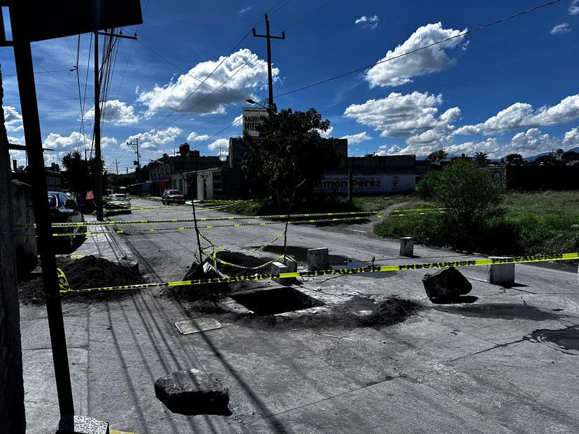 Protección Civil acordona el área donde se formó un socavón en Moyotzingo