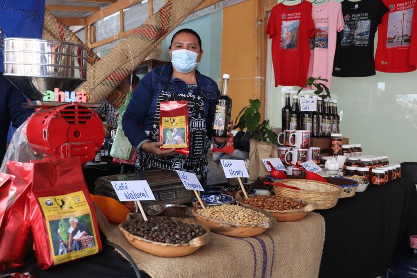 Presenta Secretaría de Cultura, tradiciones de Puebla en Los Pinos