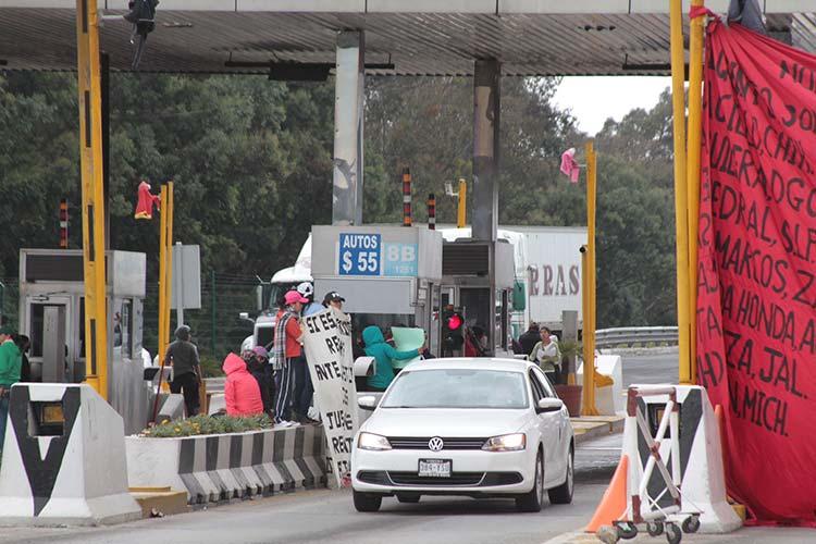 Normalistas realizan protestas en Puebla por caso Ayotzinapa