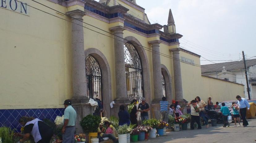 Panteones son más visitados en 10 de mayo que en Muertos