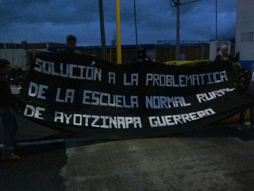 Normalistas realizan protestas en Puebla por caso Ayotzinapa