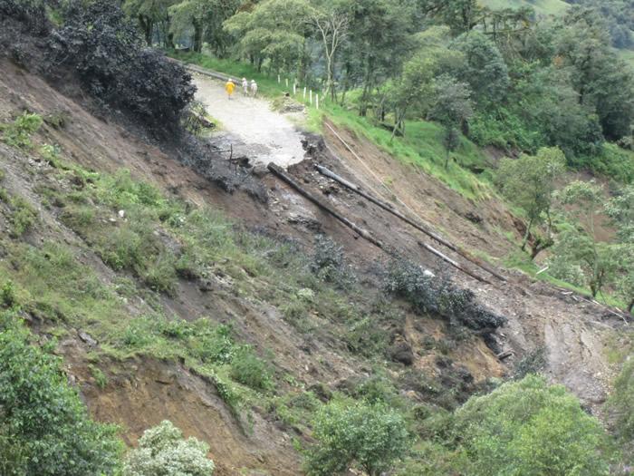 Derrumbe en Cuaxicala fractura tres ductos de Pemex