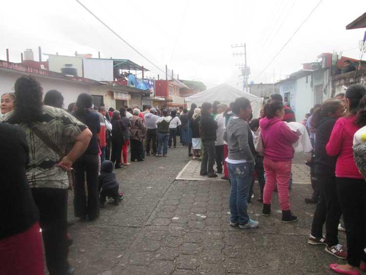 Acarreo y desinformación en elecciones del PRD en Huauchinango