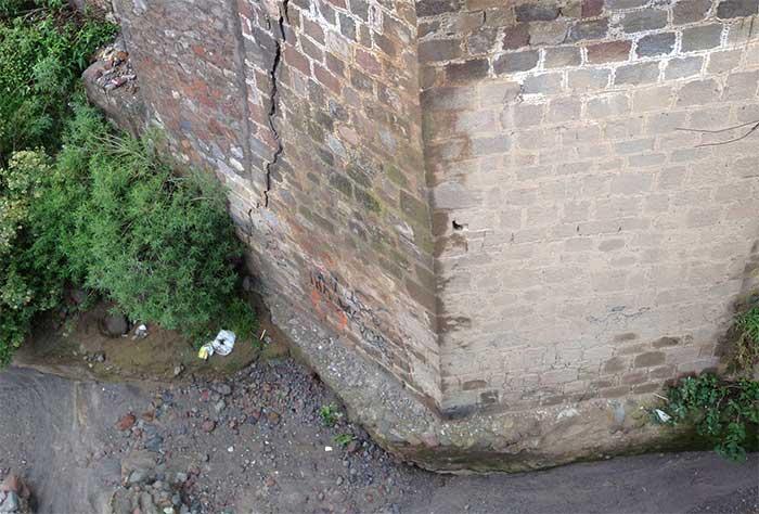 Clausuran puente en San Miguel Espejo por daños en su estructura  