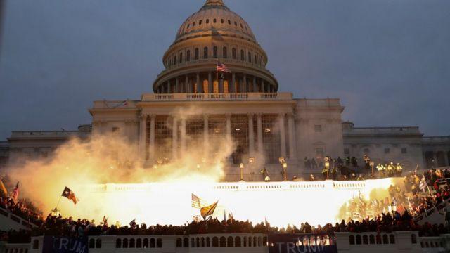 Senadores republicanos abandonan a Trump y reconocen a Biden