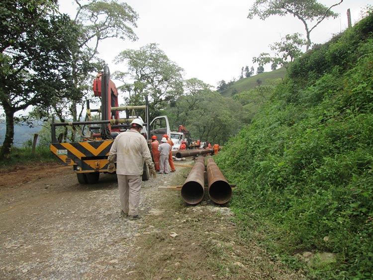 Continúa incomunicado Cuaxicala tras derrumbe y fractura de ductos de Pemex