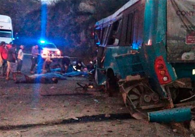 Al menos 6 poblanos fallecieron tras accidente de autobús en Jalisco