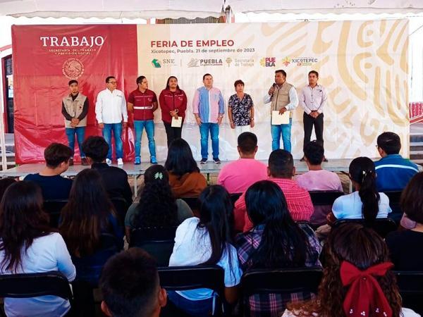 En feria del empleo ofrecen 500 vacantes de trabajo a la región de Xicotepec