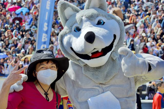 Con carrera de botargas y otras actividades celebra BUAP el Día del Amor y la Amistad