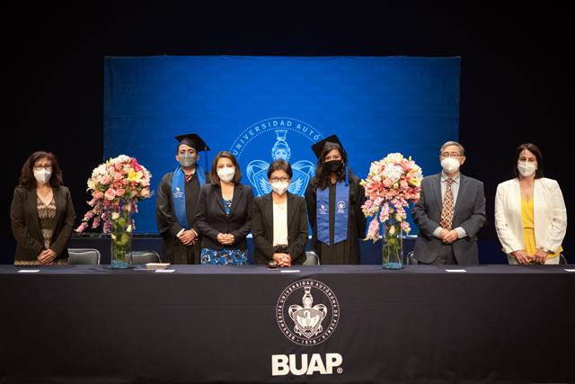 Preside rectora Lilia Cedillo graduación de la Facultad de Ciencias de la Computación