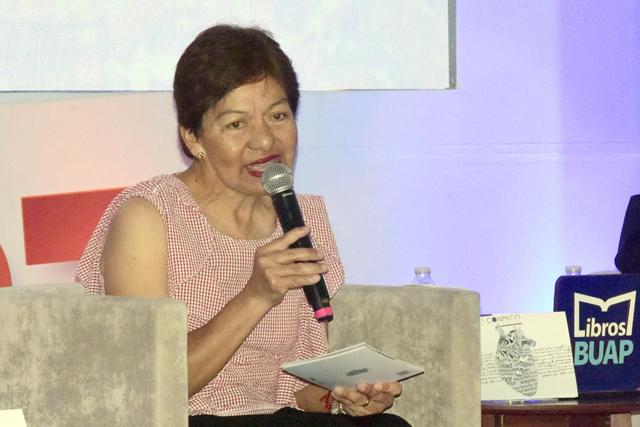 Rectora Lilia Cedillo presenta libro Cuenta conmigo en la Fenali