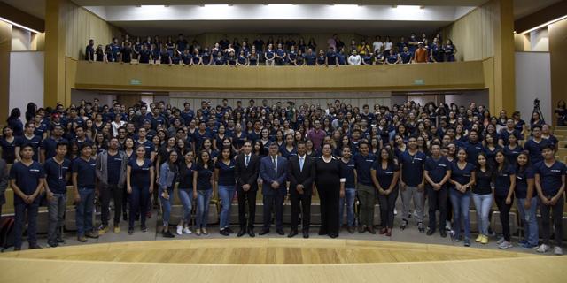 Recibe BUAP a estudiantes extranjeros de excelencia