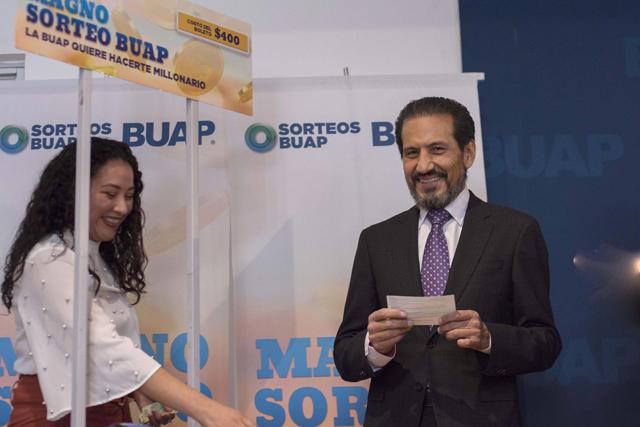 Anuncia Esparza 24.6 mdp en premios del Magno Sorteo BUAP