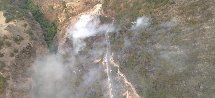 (FOTOS) Tetela de Ocampo: fuego salta de basurero y se convierte en incendio forestal