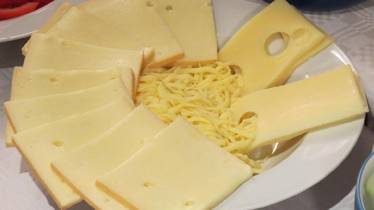 Estudio de Calidad detecta inconsistencias en imitaciones de queso americano