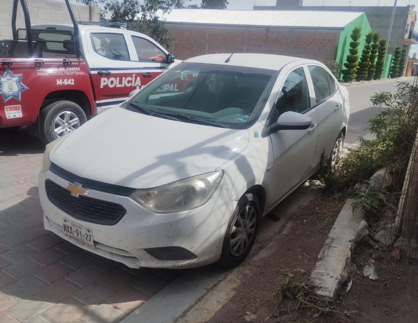 Ladrones abandonan automóvil robado en Tecamachalco