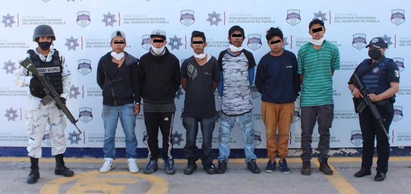 Detienen a ocho con 15 toneladas de abarrotes robados en Puebla