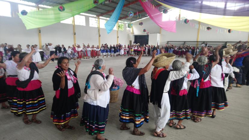 Celebran día del abuelo en Zacapoaxtla