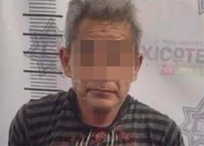 Cae abuelito con arma y cristal en calles de Xicotepec