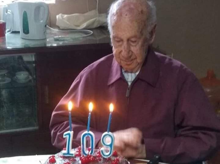 Don Francisco cumplió 109 años en plena contingencia en Teziutlán