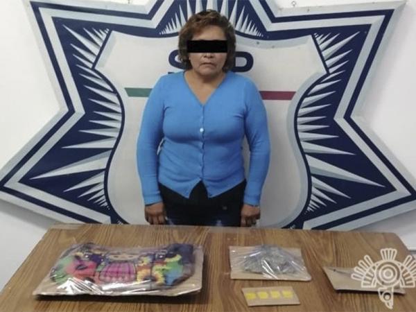 Cae abuelita narcomenudista con cristal, marihuana y un cuchillo en Puebla