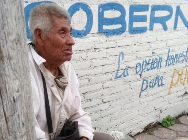 Evangelizadora le roba a abuelito de 92 años 2 mil pesos en calles de Atlixco