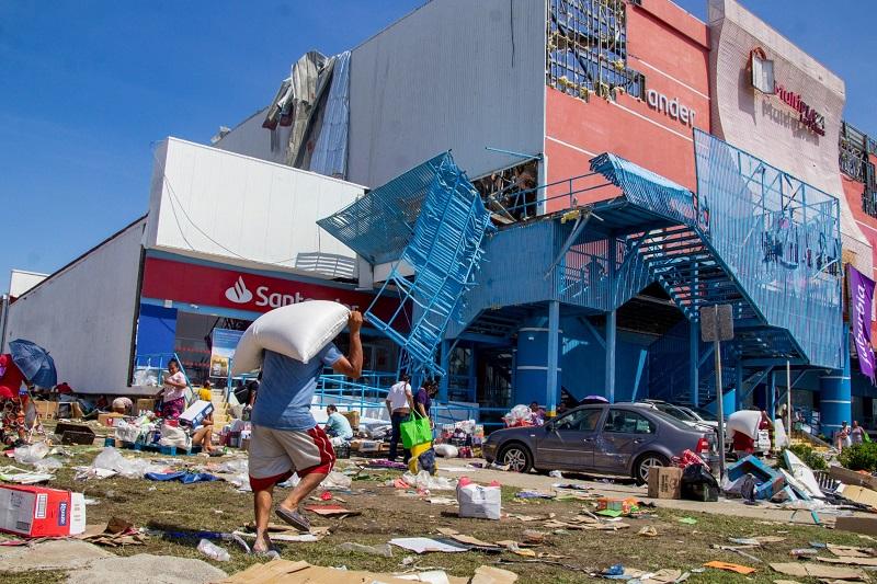 Demandan a CFE exentar del pago de luz a damnificados por Otis