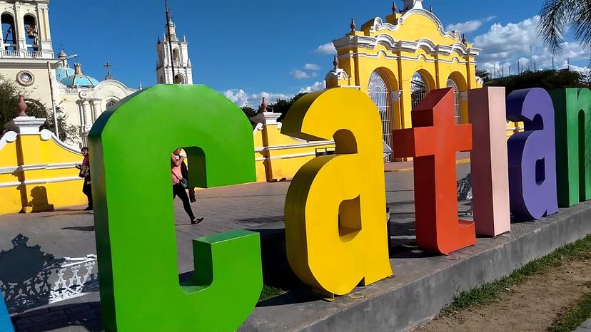 Comerciantes de temporada mantienen plantón en Acatlán