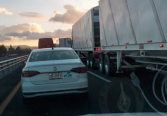 Tras accidente cierran autopista Acatzingo-Ciudad  Mendoza